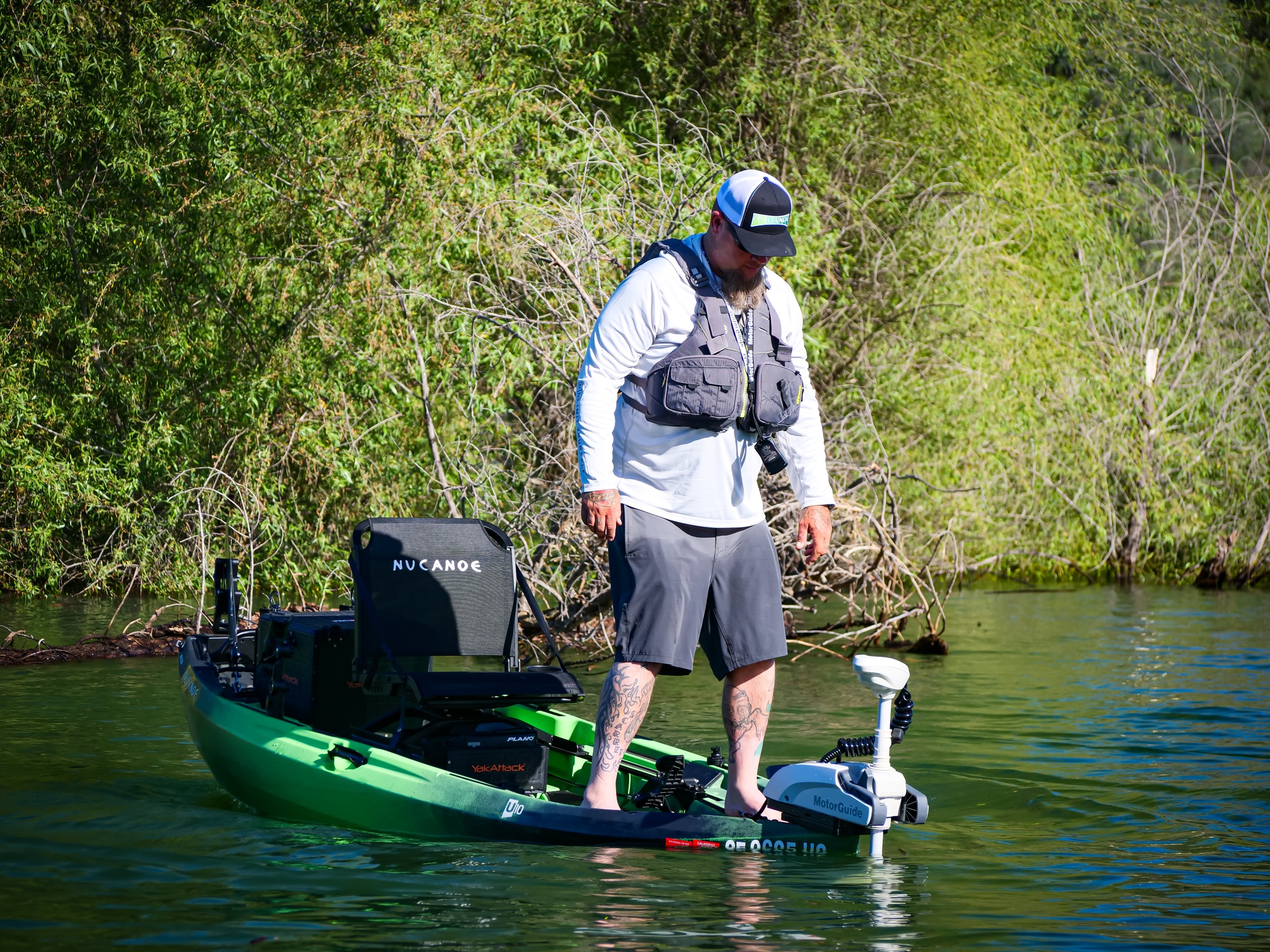 NuCanoe U10 su elektriniu bow-mount varikliu