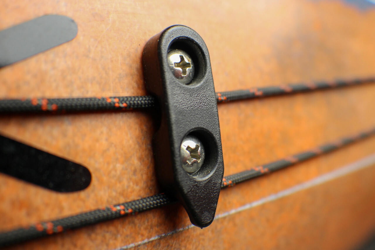 PadHook laiko inkaro lyną prie kajako borto