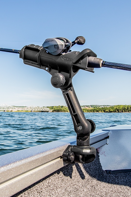 Railblaza Rod Holder Extender naudojamas ant valties